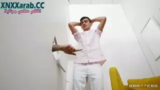 عاهرة عالمية تساوم من أجل شرج عميق وجنس قاسي