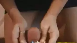 كسها الضيق يقطر بعد الإصبع ثم تختنق بقضيب أسود كبير