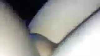 ولد يلعب بمخرات امو وينيكها