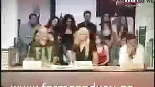 جسد الفتاة المسلمة الصغير في لحس مهبل إباحي ساخن