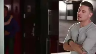 احلى مصريه تخون زوجها مع سواق الميكروباص ويفرجها في اوضه الضيوف