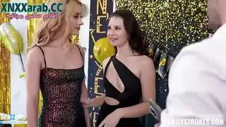 زوجة الأب الشهية تشارك زوجها مع ابنتها المتلهفة