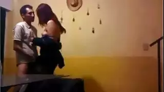 لقطات خفية لزوجة عاهرة تمارس جنس مزدوج