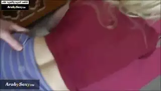 زوجة أب يوجا ساخنة تفرز على القضيب أثناء وضع الفارسة