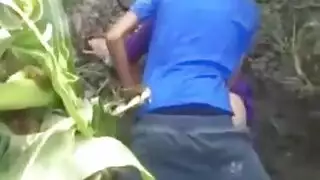 إكس إكس إكس علني: مصرية محجبة تئن خلال سكس عنيف