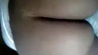 طالبة عاهرة تبلع قضيب معلمها الصلب في فصل إباحي