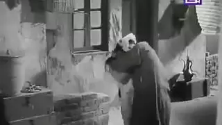 أفلام عربية قديمة: قبلة فرنسية عميقة ومغازلة نارية