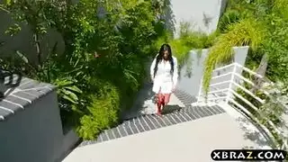 جميلة امرأة سمراء ممرضة، أليسا في سمكة أسلوب دوجي