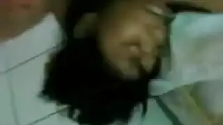 امرأ سورية لا ترقب بي خلع ملابسها