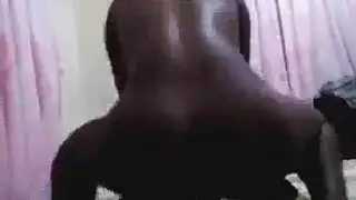 موعد تدليك الفتاة الشقية يتحول إلى جلسة إباحية