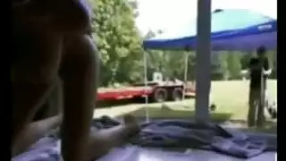 تلميذة شابة تأخذ عدة أصابع في فرجها المتسع