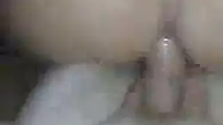 حبيب الصديقة يعطي لارا الجنس الخشن الذي تريده ينتهي بالقذف داخلها