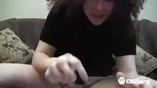 مراهقة ممتلئة في حالة حب تأخذ جولة جنس قاسية