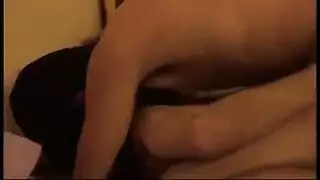 خنثى متلهفة تبتلع قضبان سوداء سميكة في ماراثون تعمق حلق