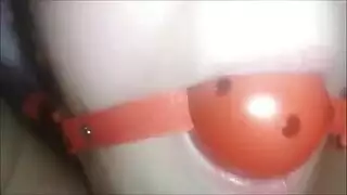 عربية مراهقة بمفردها: صفع فرجها المبلل حتى تبلغ الذروة