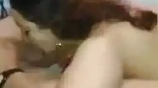 فتاة مصرية حارّة تُضاجع بقوة في غرفة معيشتها