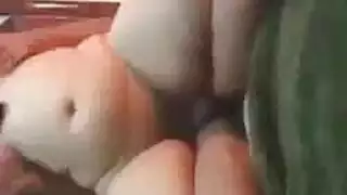 فتاة مصرية محجبة تمتلئ مؤخرتها في وضعية الكلب