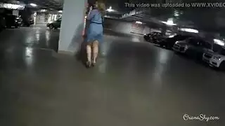 عارية في المدينة: عرض شرجي علني بطيز شاحبة