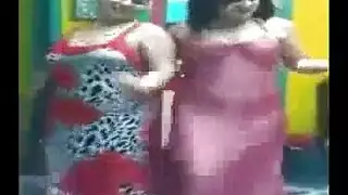 هذه العاهرات بقمصان النوم يردن قضيبك وقذفتك