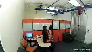 قرار إداري: التوظيف بناءً على أداء جنسي مثل