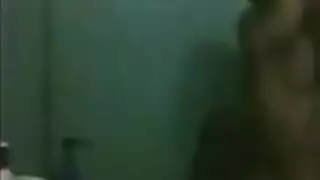 سكسي دخل اختي حمام واجهتها