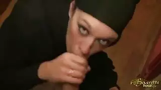 خيال الاختراق المزدوج: عاهرة محجبة تُحشى مزدوجة