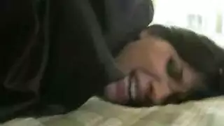 أم ذات مؤخرة كبيرة تأخذ قضيبًا ضخمًا في مؤخرتها