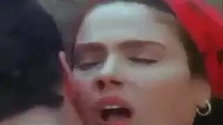 ضرب على السطح: أثداء لوسي نيك الضخمة تتعرض للقبض أثناء جنس صعب