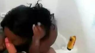 بنات ينزلوا لبنهم مترجم