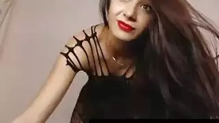 فتاة معدمة تأخذه بعمق اختناق شديد ومص رطب