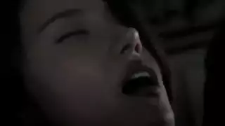 مراهق بقضيب عملاق يمارس الجنس مع امرأة بملابس داخلية قرمزية