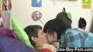 بورن في المكتب: عاهرة بنوتية تأخذ قضيب