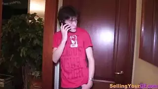 مراهقة روسية ناعمة تتعرض للجماع على وجهها ثم تُقذف داخليًا