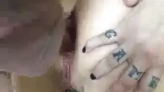 مراهقة تناك في فتحة طيزها الضيقة