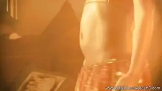 رقصة حضن مغرية تقود إلى جلسة لعق مهبلية شديدة