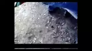 كشف الجنس الجماعي الساحلي: شباب إندونيسيون وفتيات مثيرات في أشرطة جنس سرية