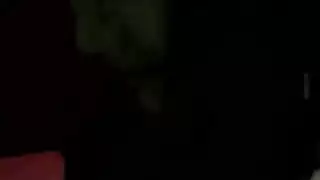 فتاة آسيوية جذابة تعرف كيف تتعامل مع قضيب كبير بفمها