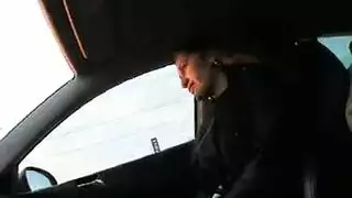 الحارس يضرب المرأة المتزوجة في لقاء بورن شديد