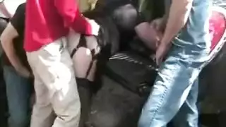 ممثلة إباحية تشبه شيرين تدمر مهبلها الضيق