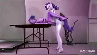 مبارز يحصل على زيه العسكري مملوءًا بالسائل المنوي الأسود