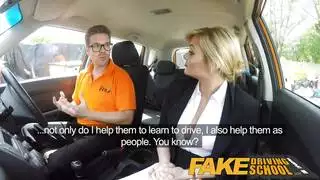 حركة لسان ماهرة على بظر سيدة جميلة