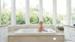 ثقوب كبيرة مبللة وجاهزة لقضيبك