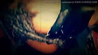 النافورة مثليه لعق معصوب العينين