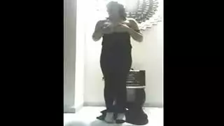 هو يتوق لكسها أمسكه وناكها بقوة