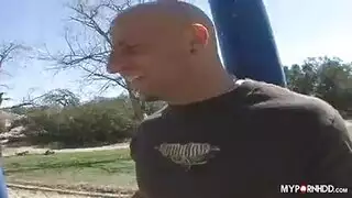 لحس مهبل يائس، نيك شديد، وقذف فموي كثيف