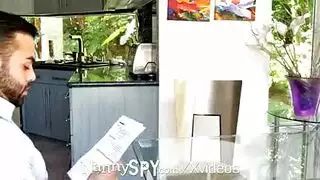 آسيوية مشعرة تمتلئ بقضيب أسود ضخم