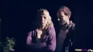 الأخوان يتشاركان دمية جنس شقراء لنيك مزدوج مكثف