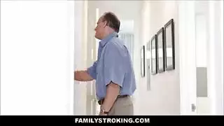 الابن الزوجي الرياضي يسيطر ويمارس الجنس مع زوجة أبيه