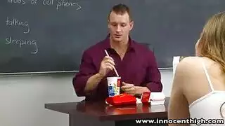 أبو الزوج الممحون مع زوجت الإبن