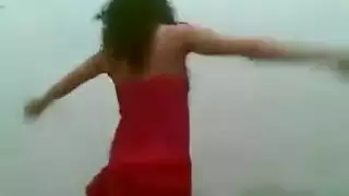 بترقصله الاول وتقوله احنا حنقديها رقص